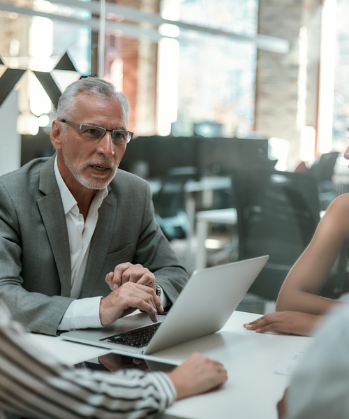 [Translate to English:] Interim Managers in Munich – Interim Leadership for the Automotive Industry, Financial Services, and IT